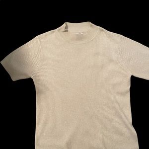 Pretty cream short sleeved sweater with gold threads